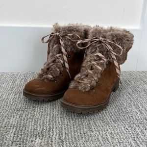 Brown, size 10, fuzzy lace up winter boots